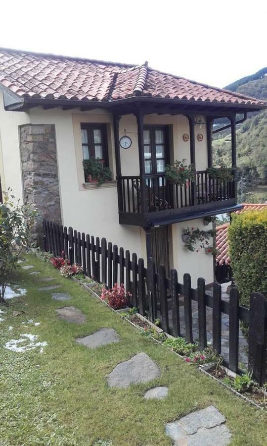 La Casina De Santulaya Villa Adrales ภายนอก รูปภาพ